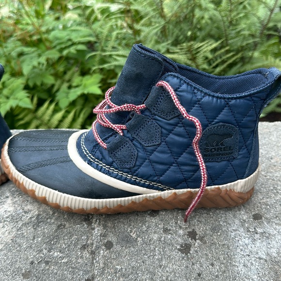 Sorel out and about quilted navy boots. Women’s 7 1/2. - Picture 1 of 12